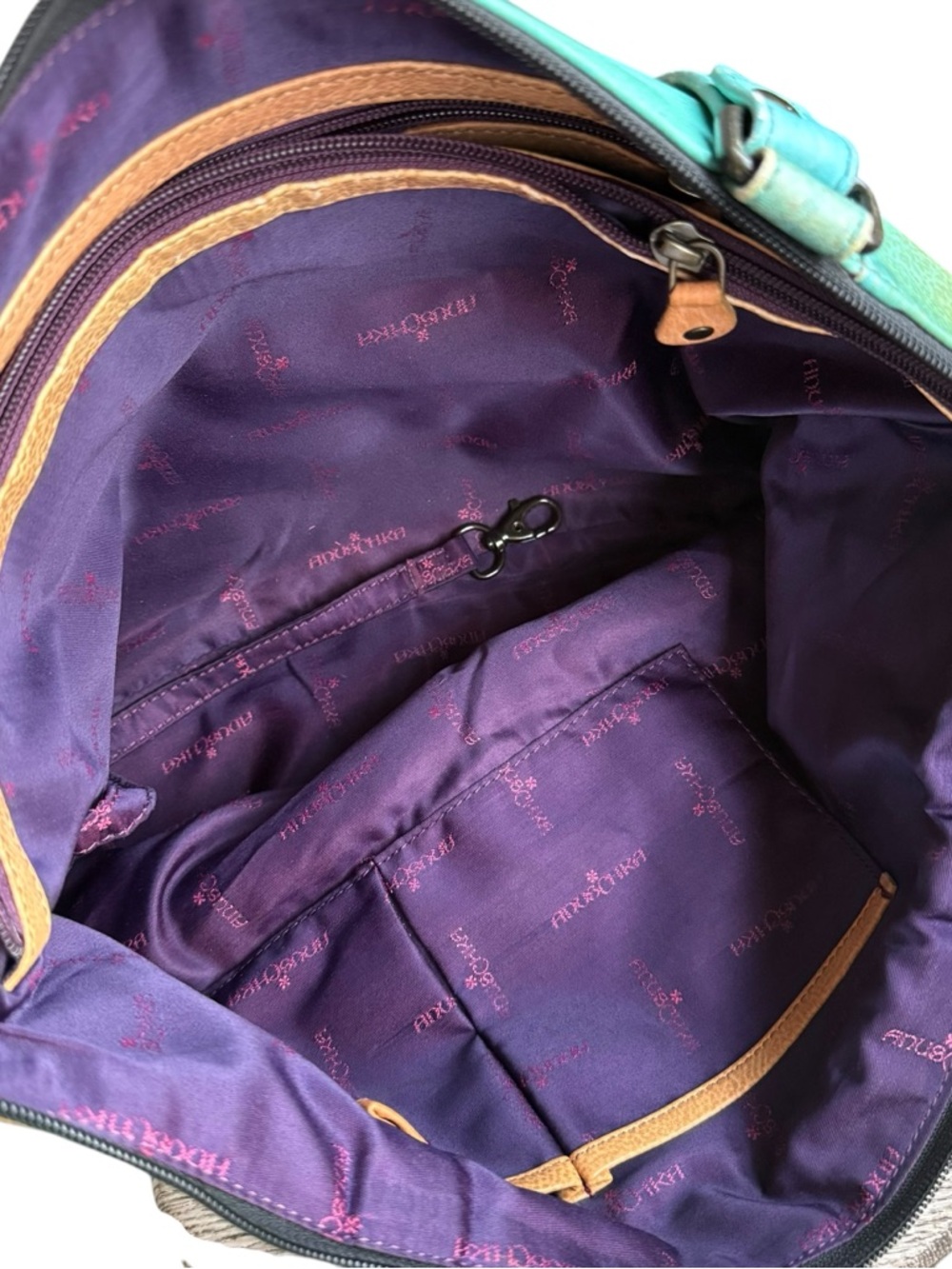Anuschka genuine leather tote bag featuring beautiful hand-painted bird artwork - Picture 10 of 11
